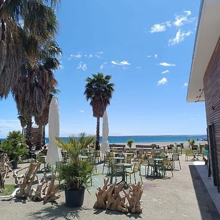 Lamberti Beach Apartment - 150 M From The Sea - Just Renewed - Wifi سافونا المظهر الخارجي الصورة