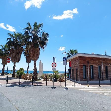 Lamberti Beach Apartment - 150 M From The Sea - Just Renewed - Wifi سافونا المظهر الخارجي الصورة