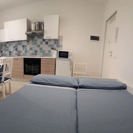 Lamberti Beach Apartment - 150 M From The Sea - Just Renewed - Wifi سافونا المظهر الخارجي الصورة
