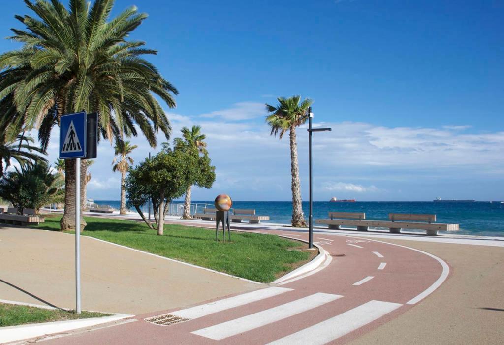 Lamberti Beach Apartment - 150 M From The Sea - Just Renewed - Wifi سافونا المظهر الخارجي الصورة