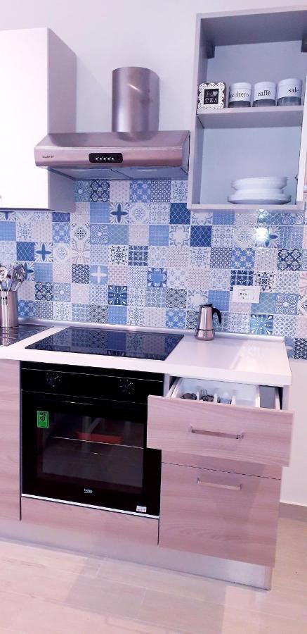 Lamberti Beach Apartment - 150 M From The Sea - Just Renewed - Wifi سافونا المظهر الخارجي الصورة