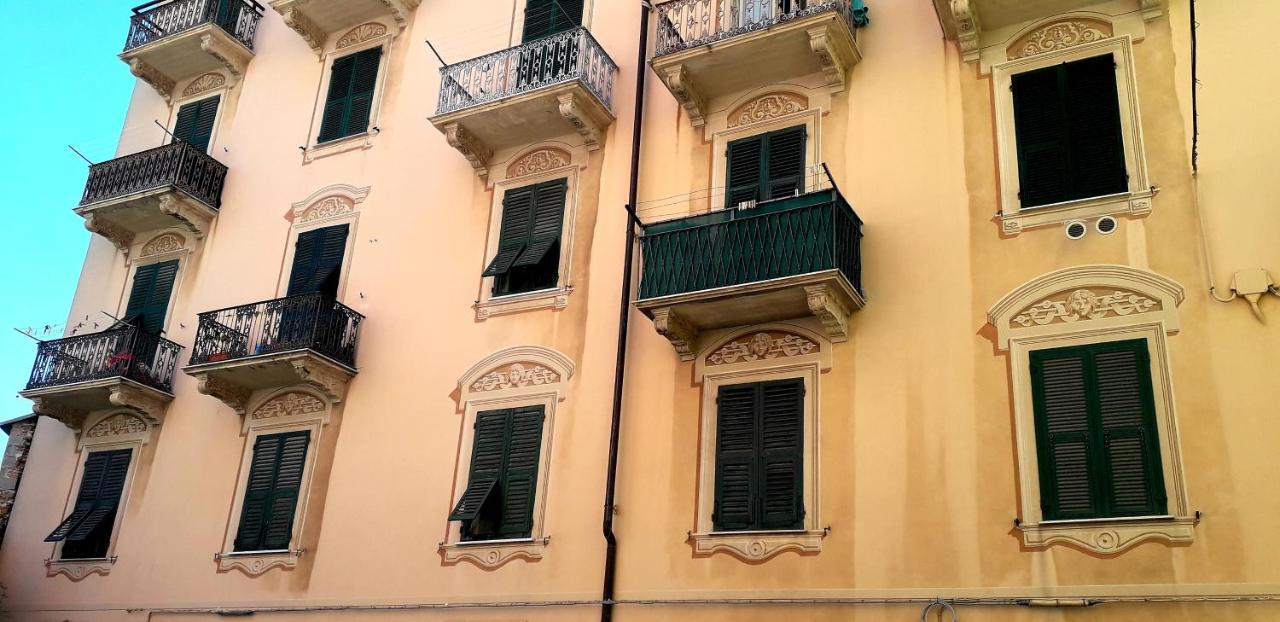 Lamberti Beach Apartment - 150 M From The Sea - Just Renewed - Wifi سافونا المظهر الخارجي الصورة