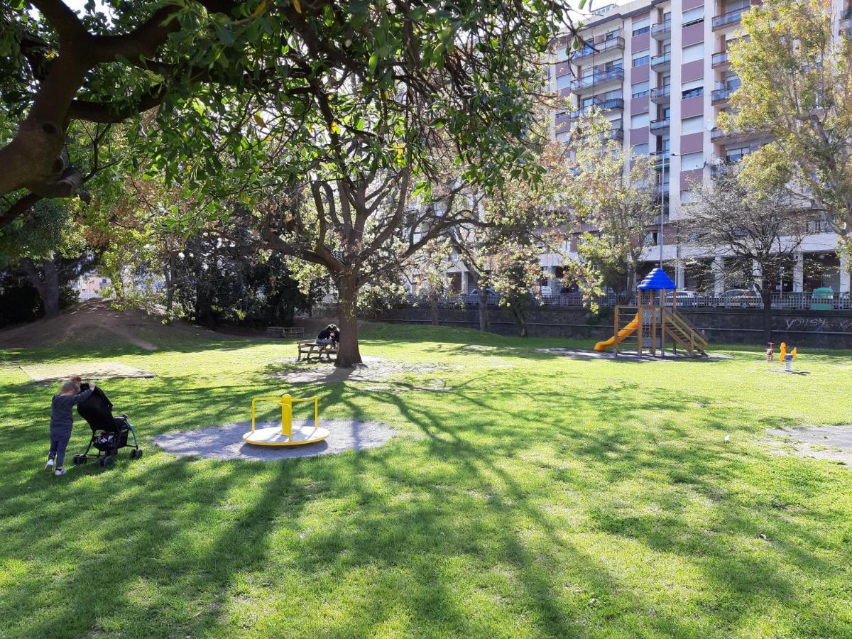 Lamberti Beach Apartment - 150 M From The Sea - Just Renewed - Wifi سافونا المظهر الخارجي الصورة