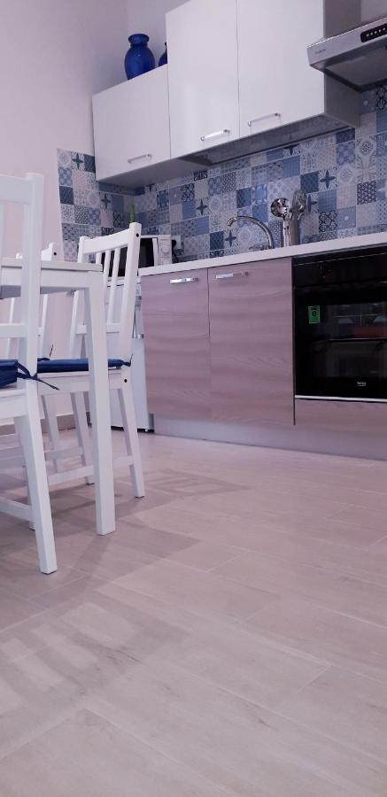 Lamberti Beach Apartment - 150 M From The Sea - Just Renewed - Wifi سافونا المظهر الخارجي الصورة