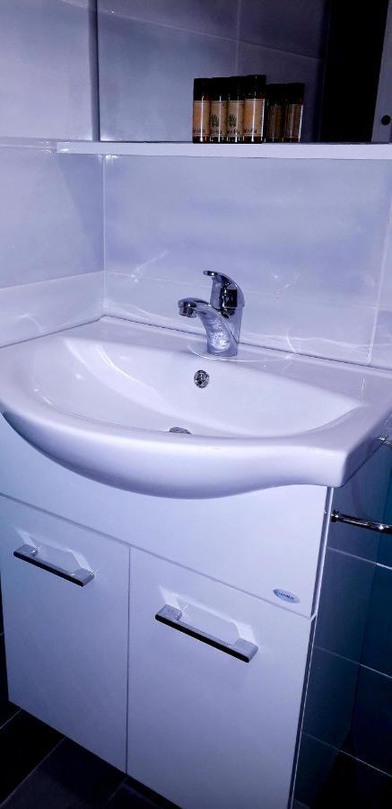 Lamberti Beach Apartment - 150 M From The Sea - Just Renewed - Wifi سافونا المظهر الخارجي الصورة
