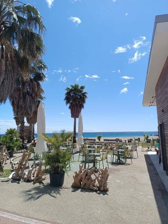 Lamberti Beach Apartment - 150 M From The Sea - Just Renewed - Wifi سافونا المظهر الخارجي الصورة