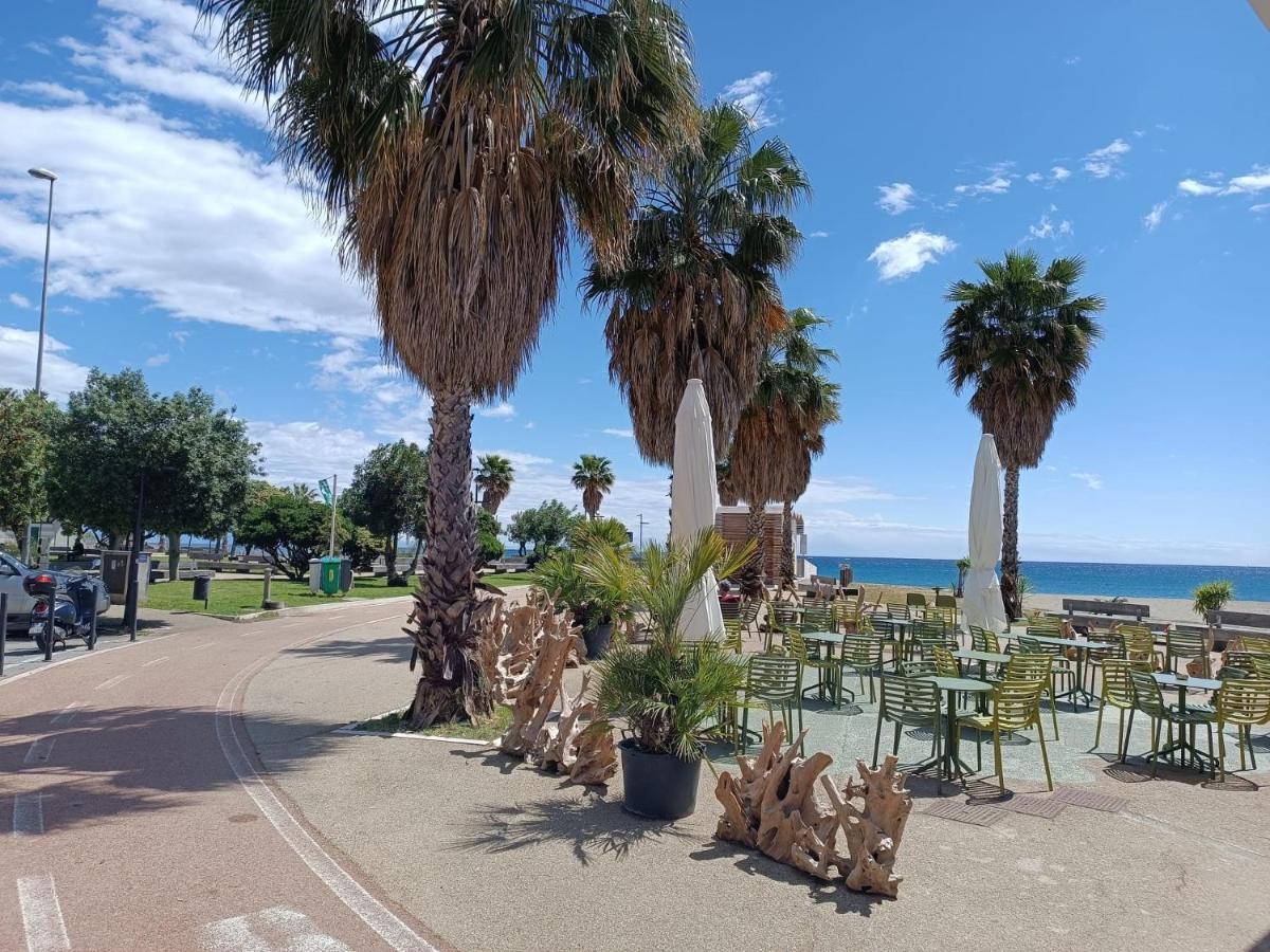 Lamberti Beach Apartment - 150 M From The Sea - Just Renewed - Wifi سافونا المظهر الخارجي الصورة
