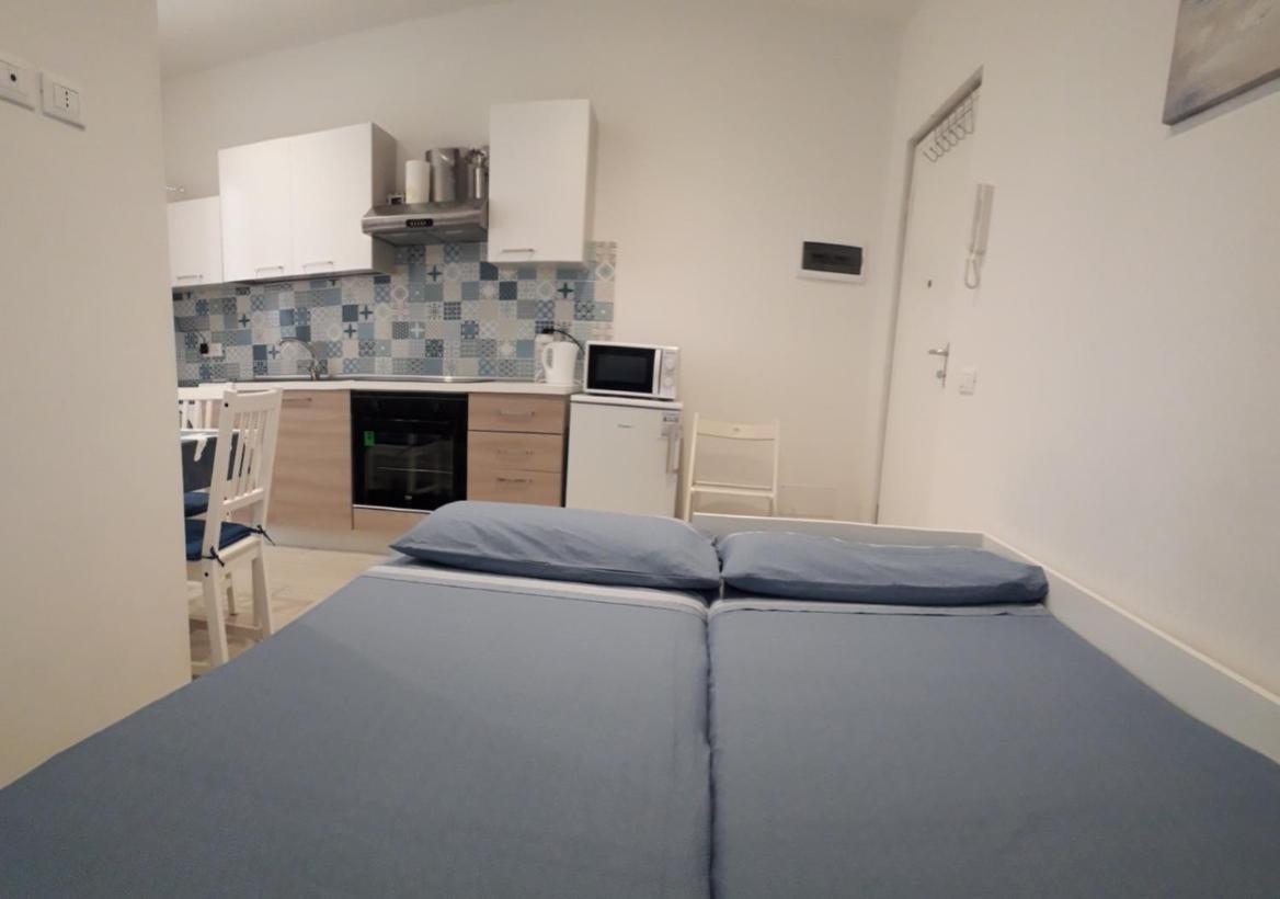 Lamberti Beach Apartment - 150 M From The Sea - Just Renewed - Wifi سافونا المظهر الخارجي الصورة